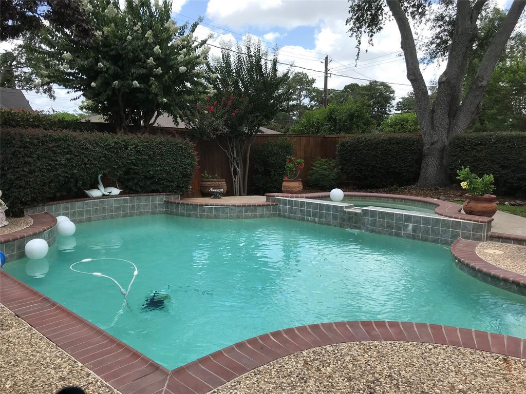 127 Parliament Drive, Houston, TX 77034