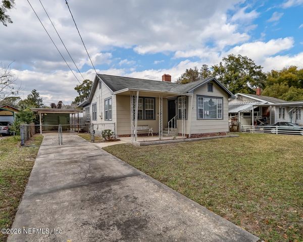 7128 LUCKY Drive W, Jacksonville, FL 32208