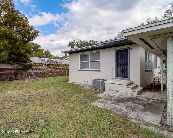 7128 LUCKY Drive W, Jacksonville, FL 32208