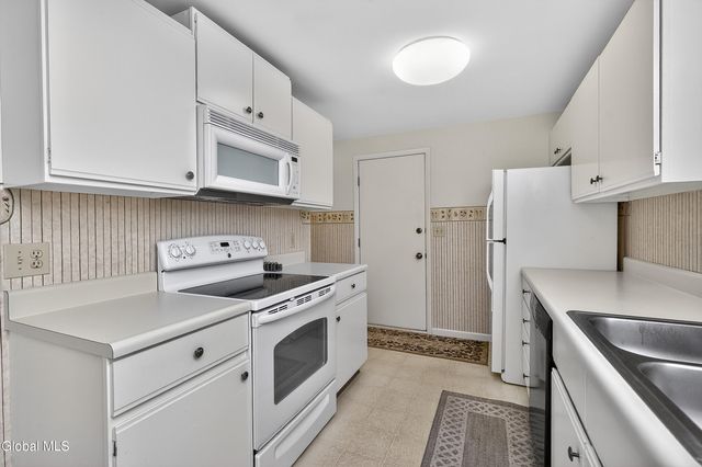 10 Margaret Drive, Queensbury, NY 12804