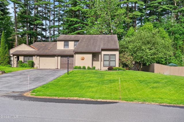 10 Margaret Drive, Queensbury, NY 12804