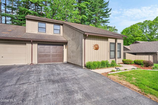 10 Margaret Drive, Queensbury, NY 12804