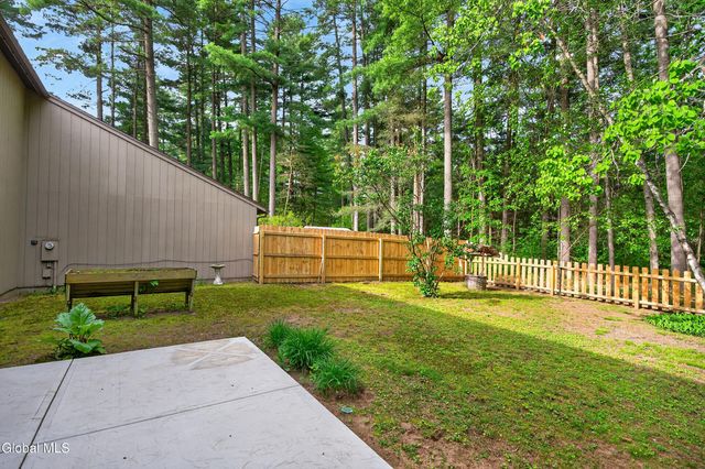 10 Margaret Drive, Queensbury, NY 12804