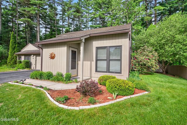 10 Margaret Drive, Queensbury, NY 12804