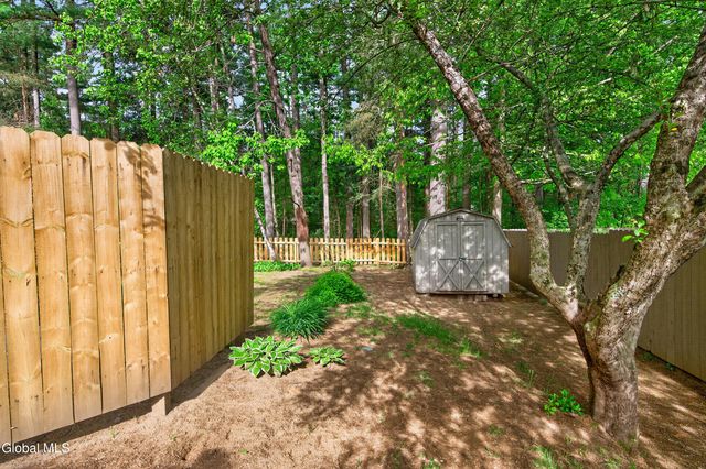 10 Margaret Drive, Queensbury, NY 12804