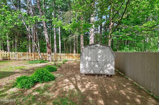 10 Margaret Drive, Queensbury, NY 12804