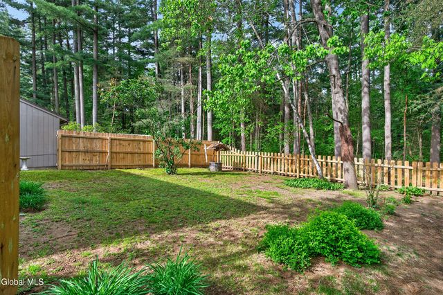10 Margaret Drive, Queensbury, NY 12804