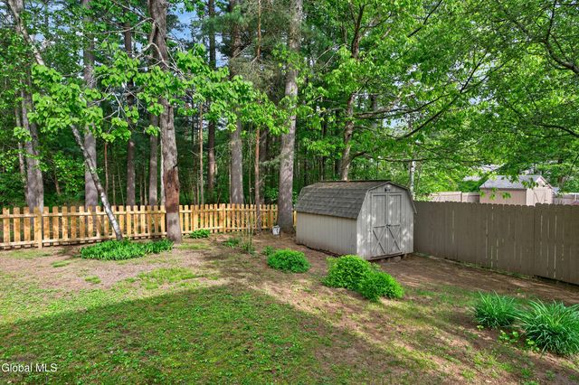 10 Margaret Drive, Queensbury, NY 12804