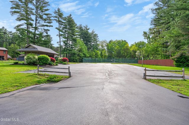 10 Margaret Drive, Queensbury, NY 12804