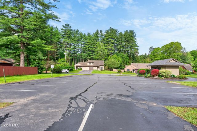 10 Margaret Drive, Queensbury, NY 12804