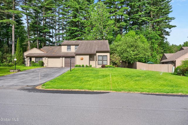 10 Margaret Drive, Queensbury, NY 12804