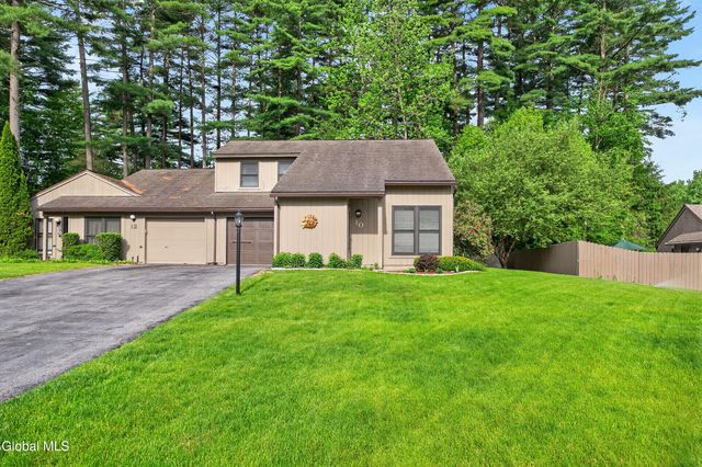 10 Margaret Drive, Queensbury, NY 12804