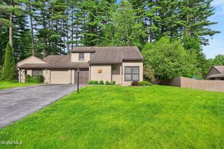 10 Margaret Drive, Queensbury, NY 12804