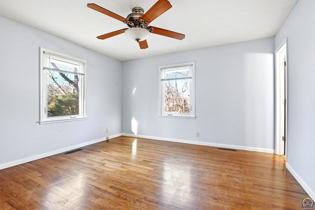 3225 SW MacVicar AVE, Topeka, KS 66611