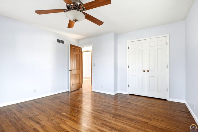 3225 SW MacVicar AVE, Topeka, KS 66611