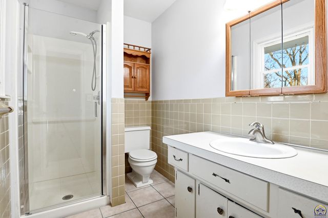 3225 SW MacVicar AVE, Topeka, KS 66611