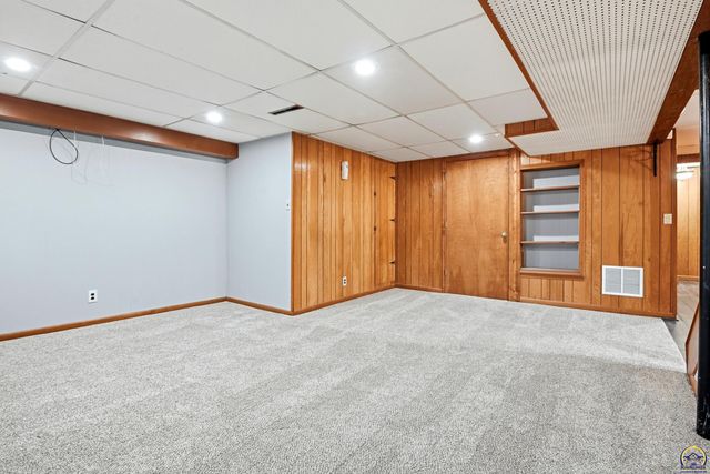 3225 SW MacVicar AVE, Topeka, KS 66611