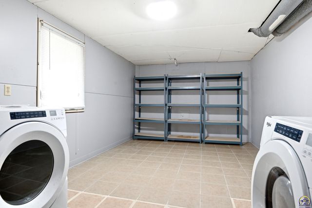 3225 SW MacVicar AVE, Topeka, KS 66611