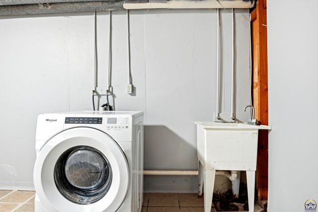 3225 SW MacVicar AVE, Topeka, KS 66611