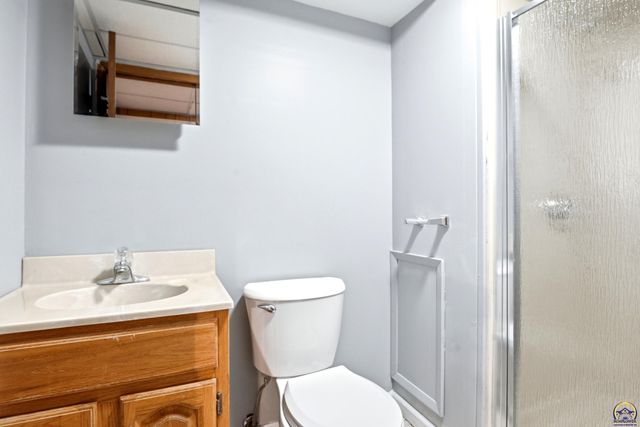 3225 SW MacVicar AVE, Topeka, KS 66611