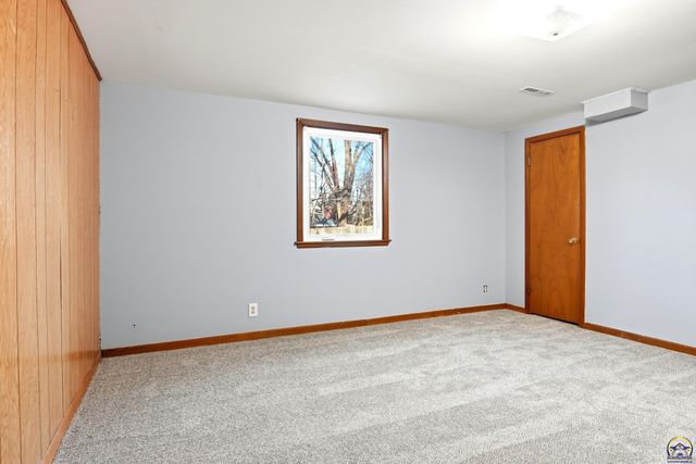 3225 SW MacVicar AVE, Topeka, KS 66611