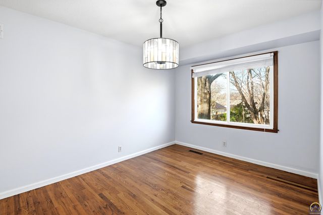 3225 SW MacVicar AVE, Topeka, KS 66611