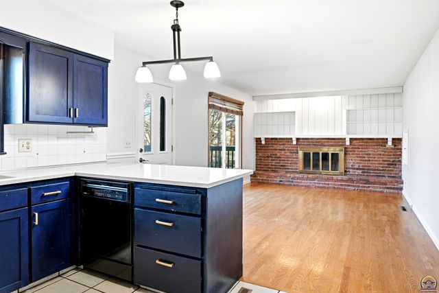 3225 SW MacVicar AVE, Topeka, KS 66611