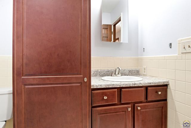 3225 SW MacVicar AVE, Topeka, KS 66611