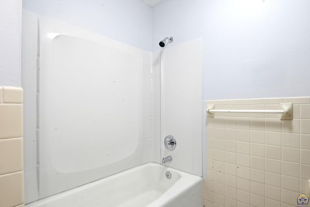 3225 SW MacVicar AVE, Topeka, KS 66611