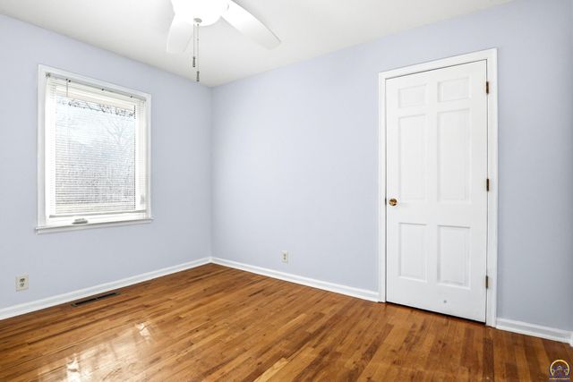 3225 SW MacVicar AVE, Topeka, KS 66611