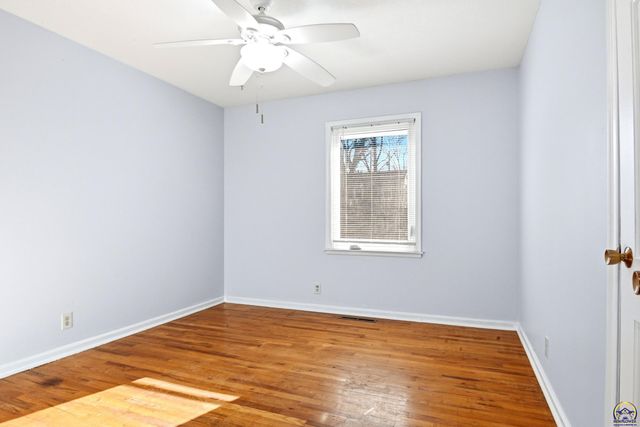 3225 SW MacVicar AVE, Topeka, KS 66611