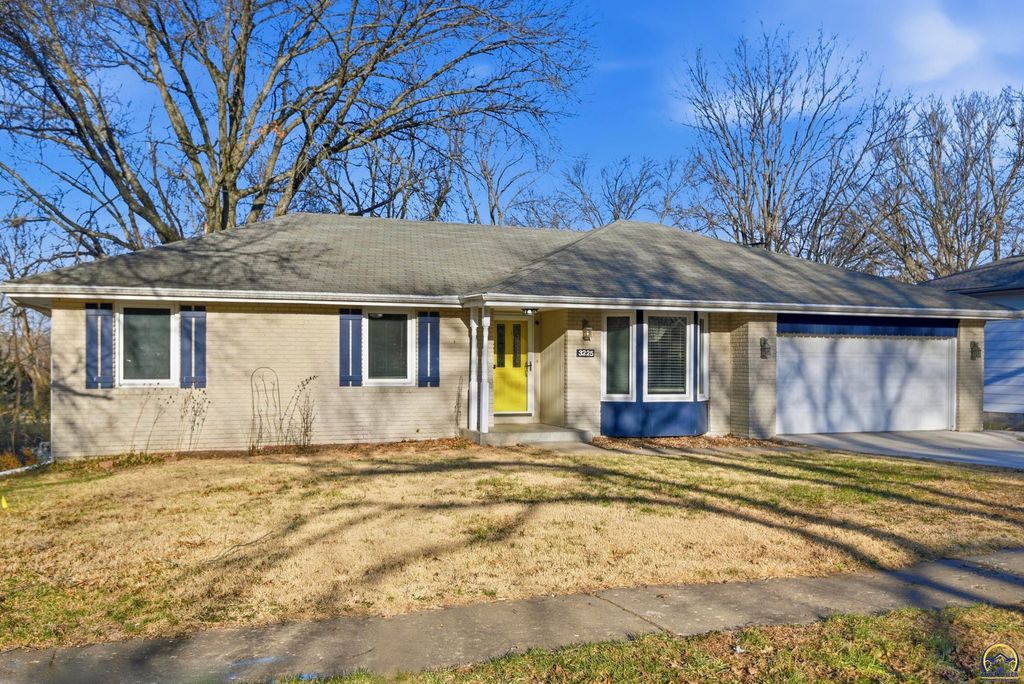 3225 SW MacVicar AVE, Topeka, KS 66611