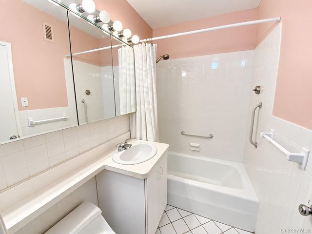 27010 Grand Central Parkway 10S, Floral Park, NY 11005