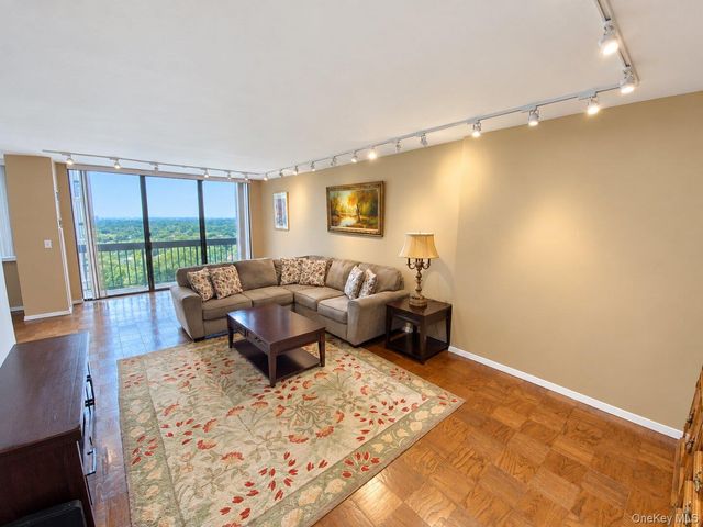 27010 Grand Central Parkway 10S, Floral Park, NY 11005