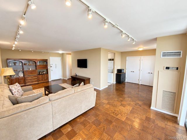 27010 Grand Central Parkway 10S, Floral Park, NY 11005