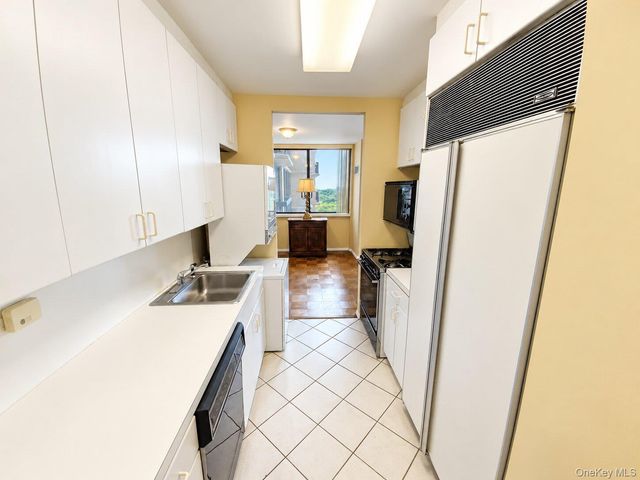 27010 Grand Central Parkway 10S, Floral Park, NY 11005