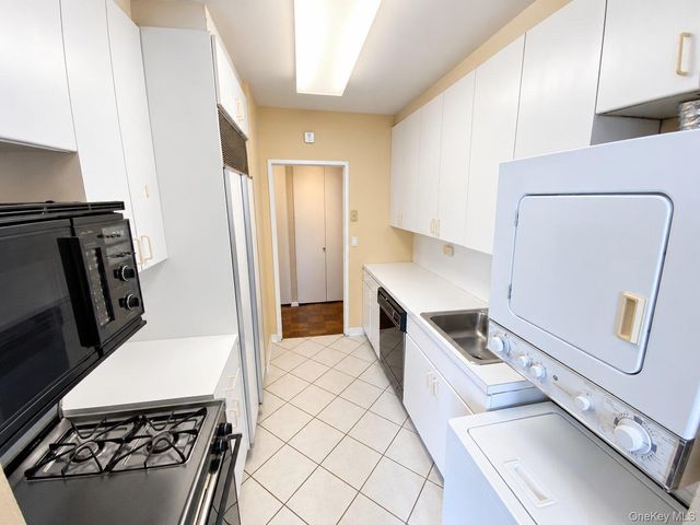 27010 Grand Central Parkway 10S, Floral Park, NY 11005