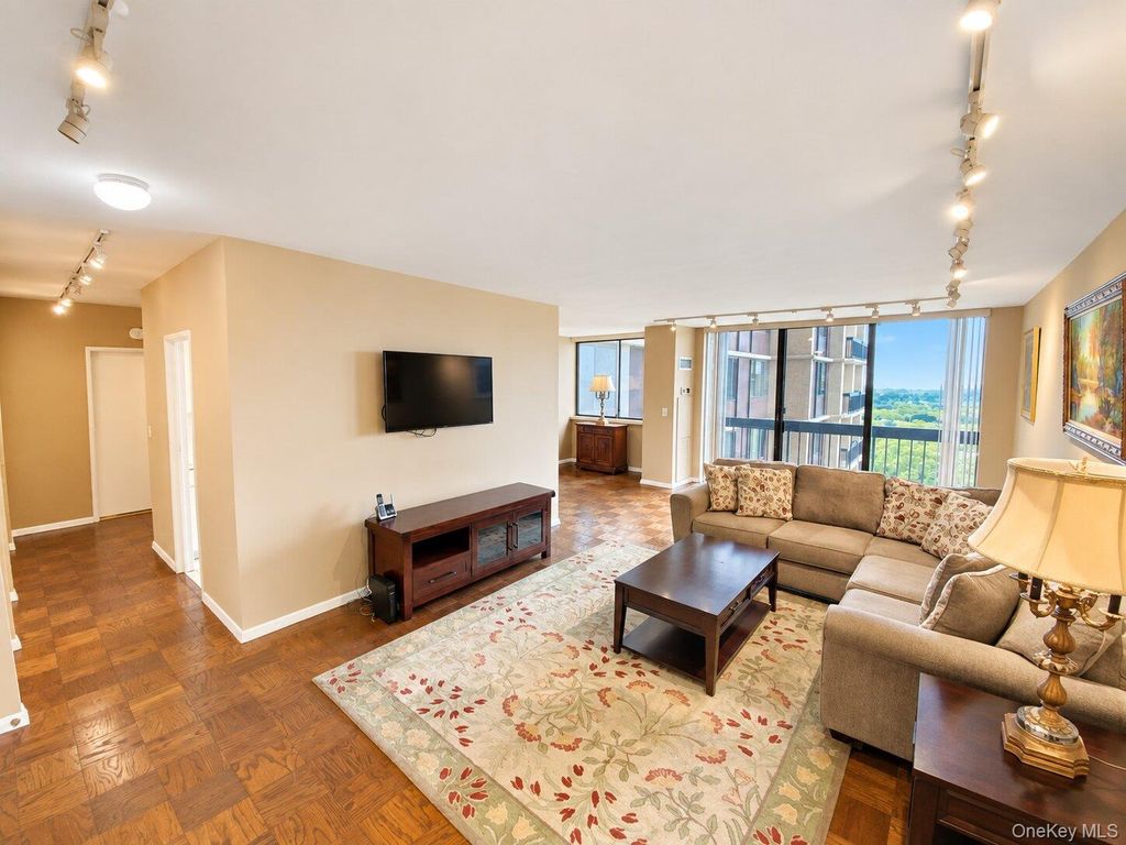 27010 Grand Central Parkway 10S, Floral Park, NY 11005 — photo 2