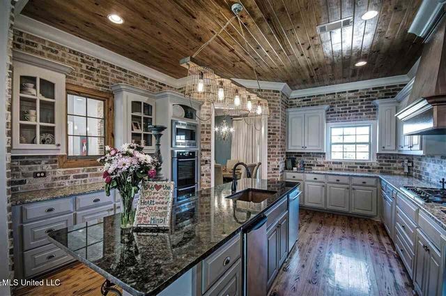307 Chartrese Drive, Brandon, MS 39047