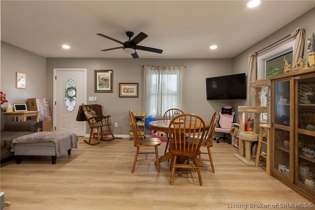 612 E Daisy Lane, New Albany, IN 47150
