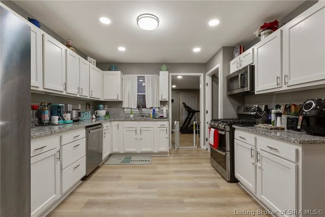 612 E Daisy Lane, New Albany, IN 47150