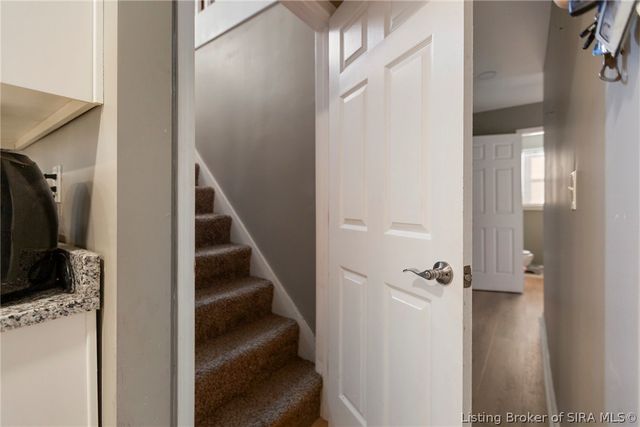 612 E Daisy Lane, New Albany, IN 47150