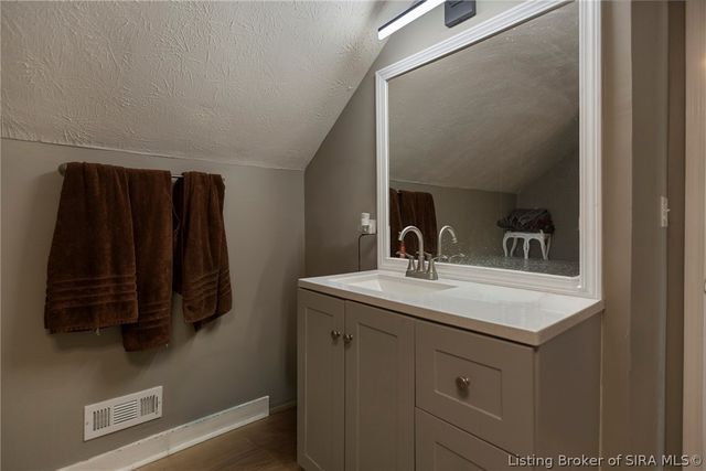 612 E Daisy Lane, New Albany, IN 47150