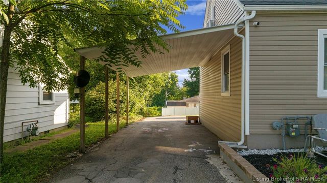 612 E Daisy Lane, New Albany, IN 47150