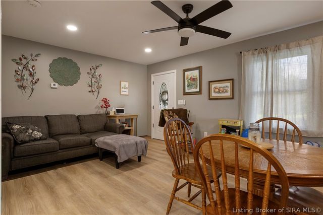 612 E Daisy Lane, New Albany, IN 47150