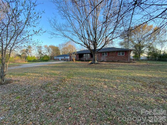 154 Lovelace Road, Forest City, NC 28043