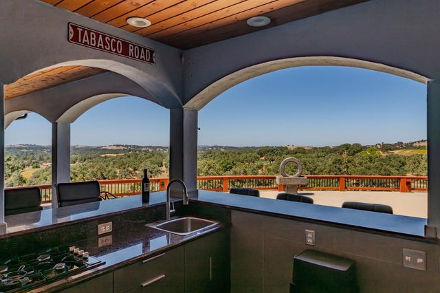 15070 Willow Creek Rd, Plymouth, CA 95669
