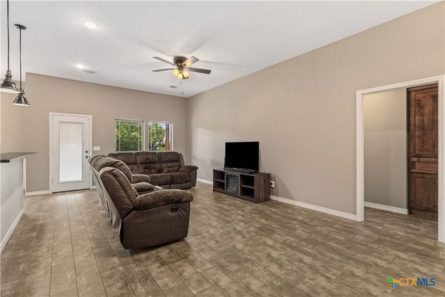 301 Sunrise Hills, Lampasas, TX 76550