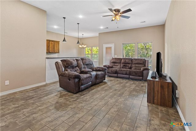 301 Sunrise Hills, Lampasas, TX 76550