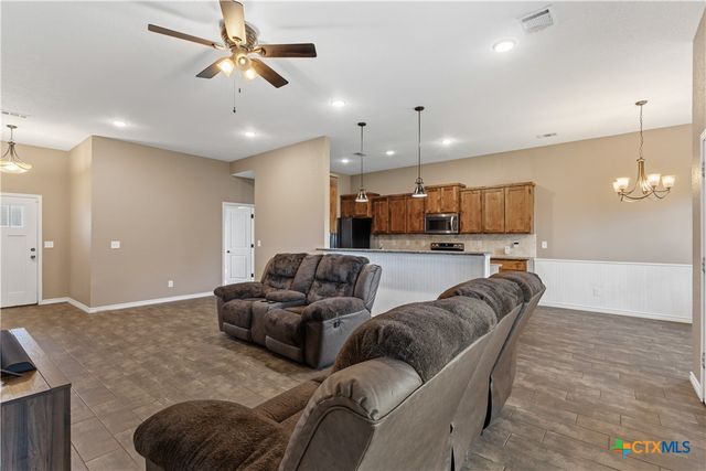 301 Sunrise Hills, Lampasas, TX 76550